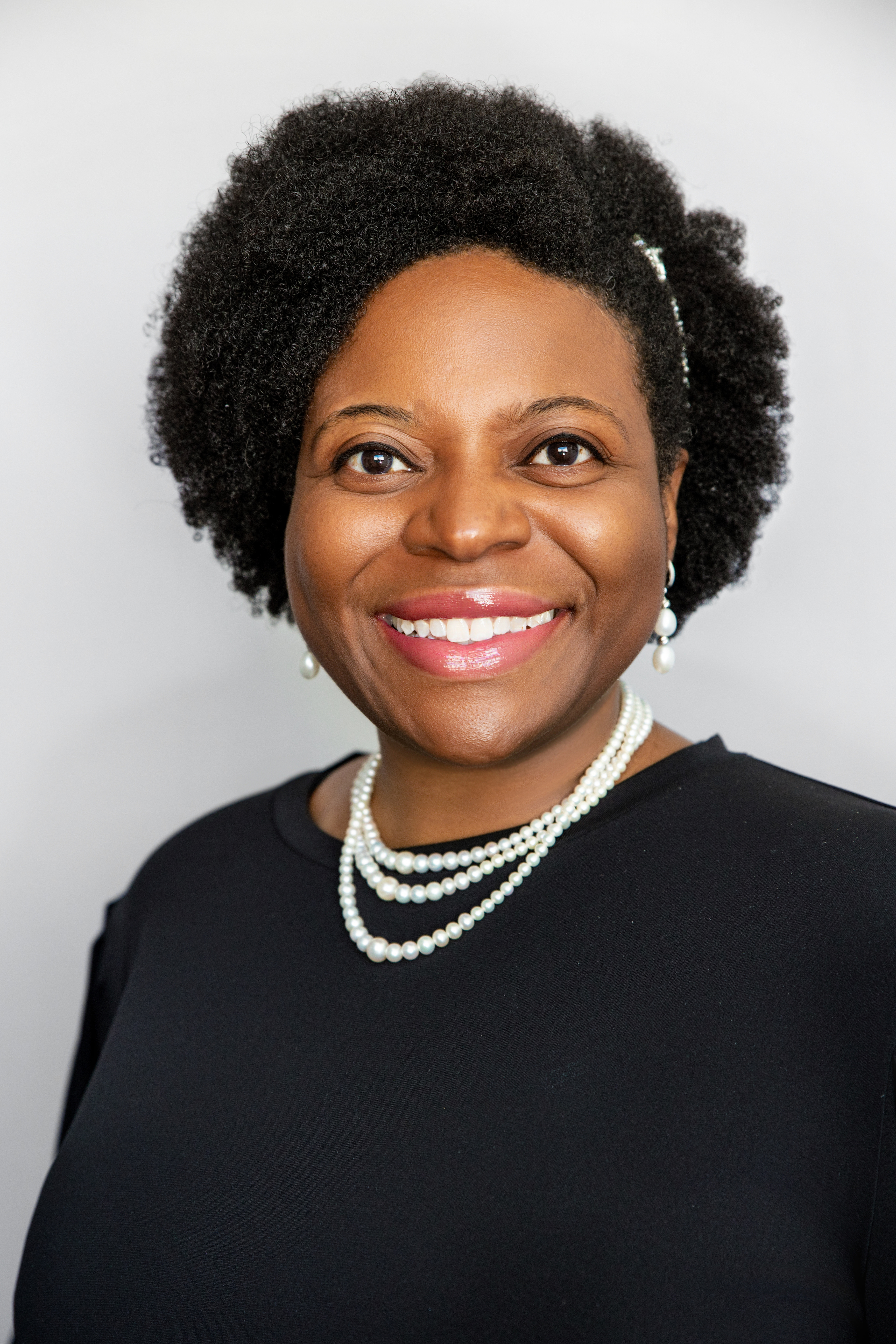 smiling professional picture of Dr. Charissa Geyer, board certified internal medicine physician and certified health and wellness coach